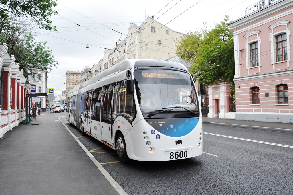 В Москве на маршрут вышел первый электробус
