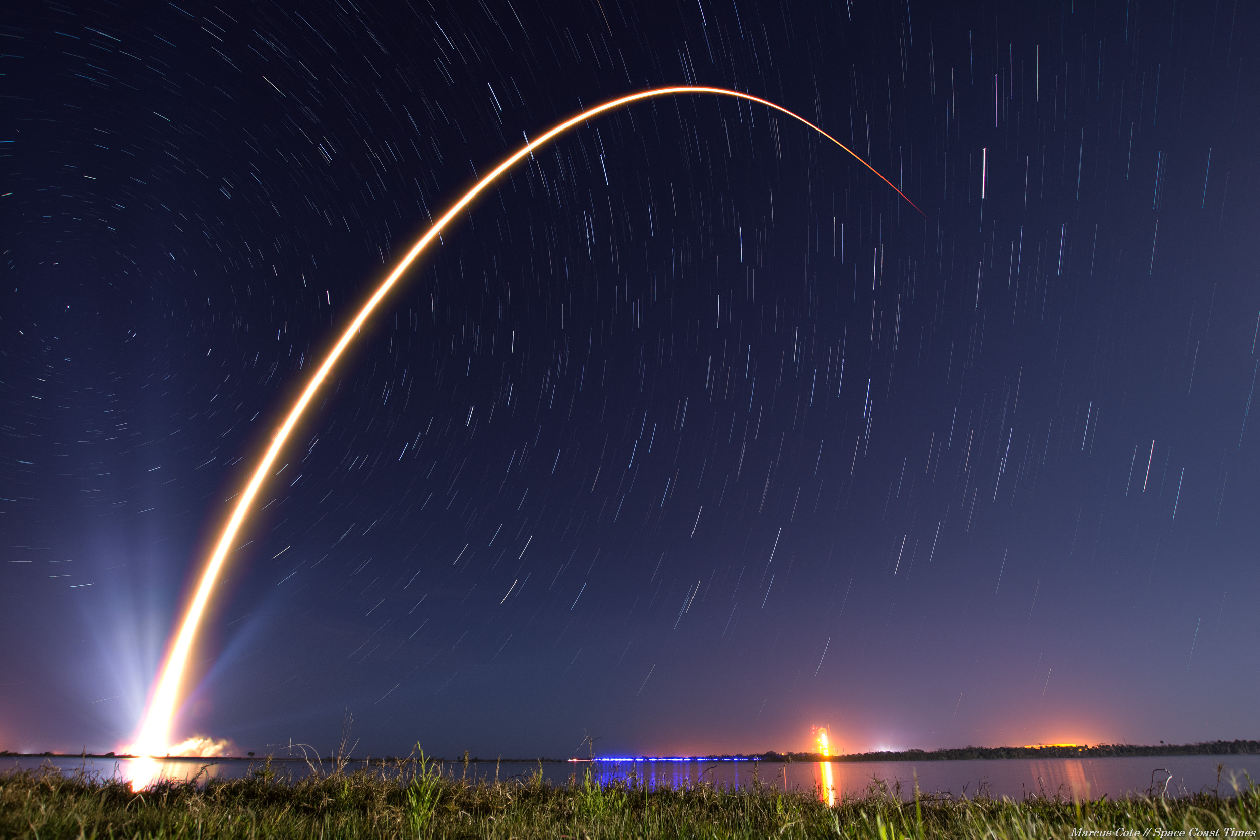 SpaceX запустила и вернула на Землю первую ступень ракеты-носителя Falcon 9