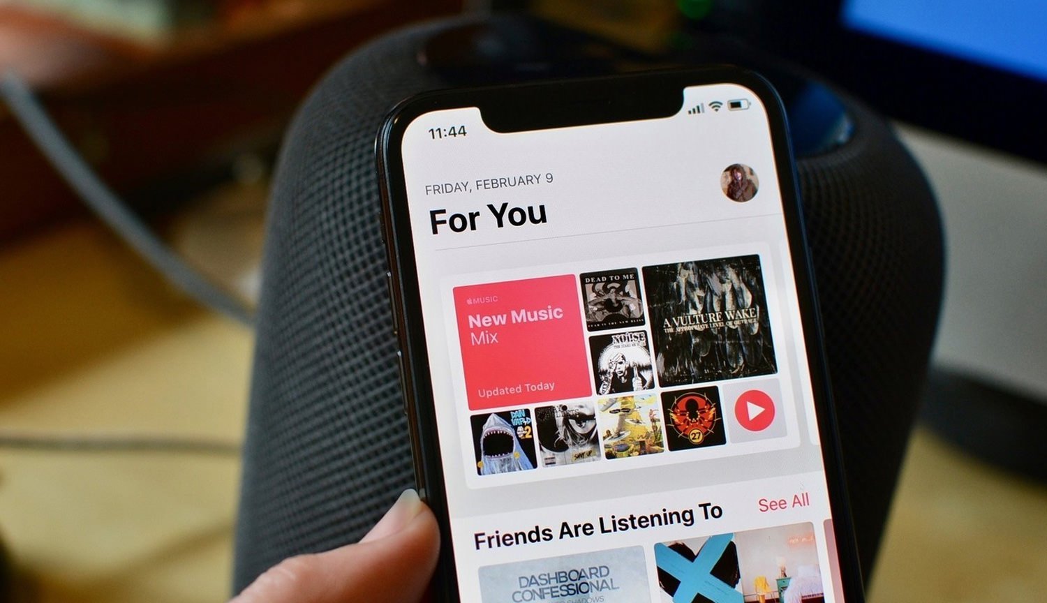 Apple приобрела компанию, анализирующую музыкальные предпочтения пользователей