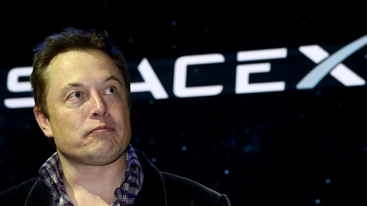Илон Маск удалил страницы SpaceX и Tesla из фейсбук