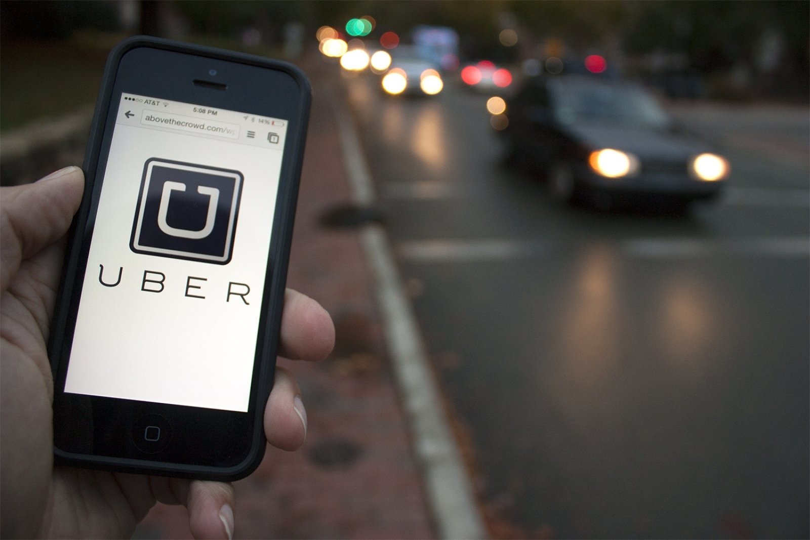 Uber запретит пассажирам ездить «в долг»