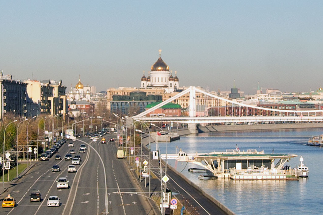 На Фрунзенской набережной ограничат движение транспорта из-за праздника автобуса