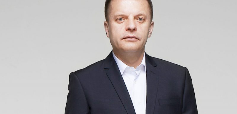 Leonid-Parfenov-spiker-na-meropriyatie