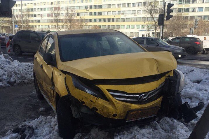 Такси проспект. Хендай Солярис 2 такси ДТП. ДТП такси со школой на Рязанке.