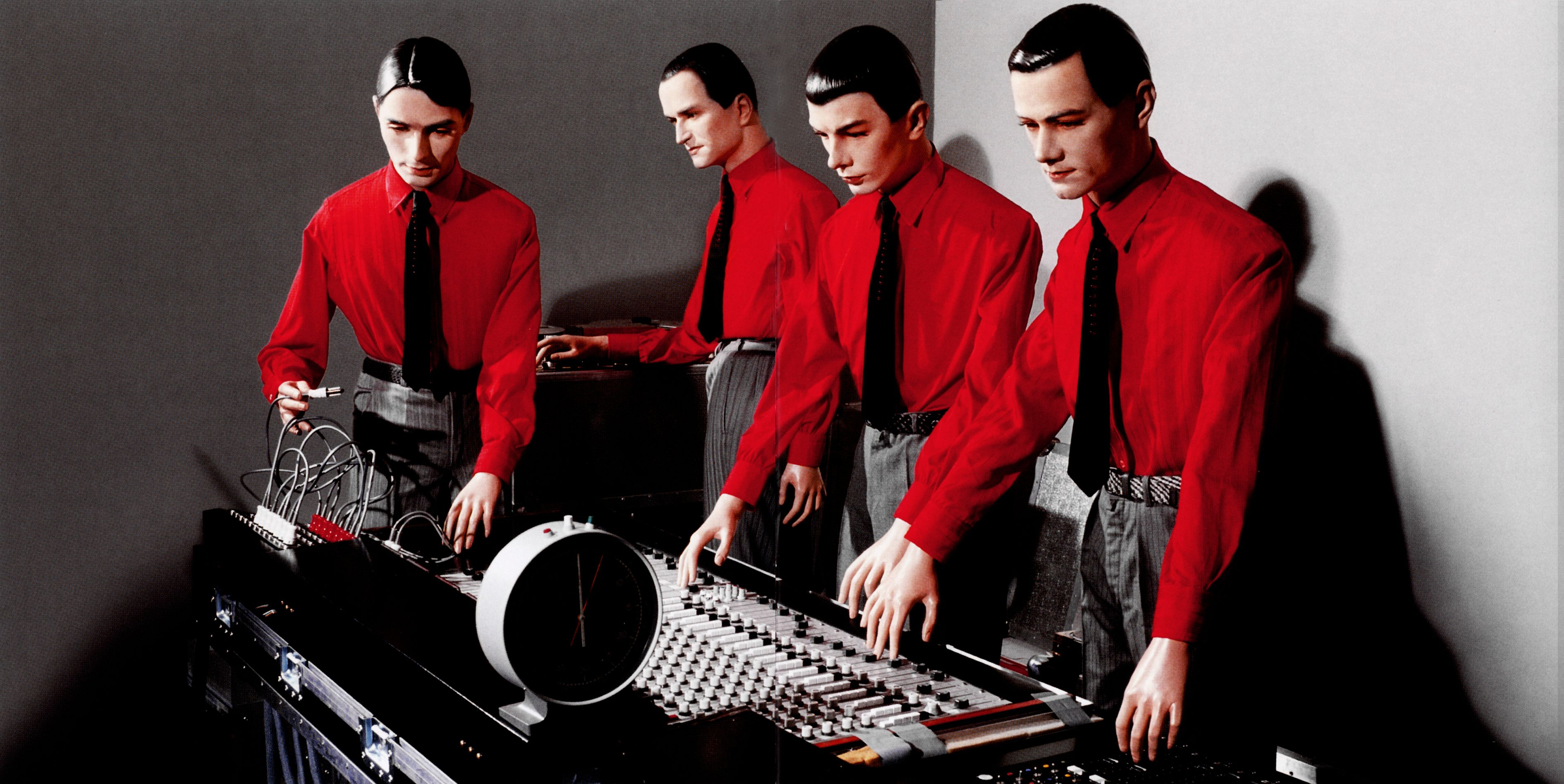 Электронная группа. Группа Kraftwerk. Крафтверк робот. Немецкая группа Kraftwerk. Крафтверк 1978.