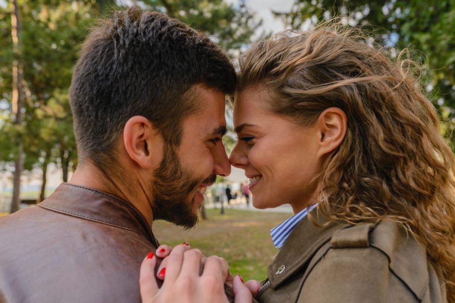 man-wearing-brown-leather-jacket-984918